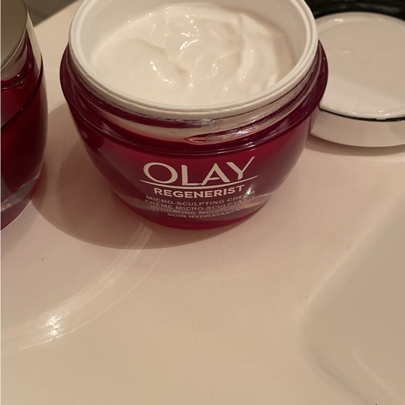 Olay Regenerist Micro-Sculpting Cream - Picture 2 of 2